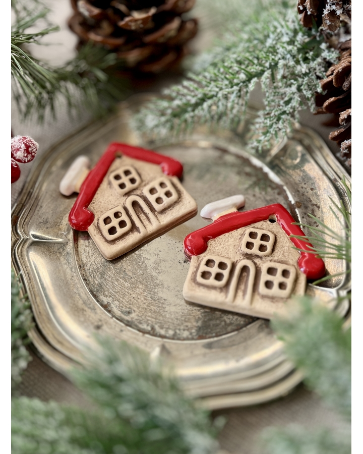 Ceramiczna zawieszka choinkowa CHATKA CZERWONA